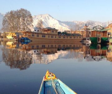 Amazing Kashmir Luxury Tour Package for 8 Days 7 Nights from Srinagar