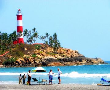 7 Days 6 Nights Mnnar, Thekkady, Alleppey with Kovlam Friends Trip Package