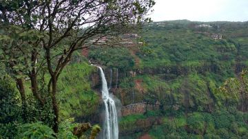 Experience 4 Days 3 Nights Mahabaleshwar Honeymoon Holiday Package