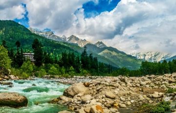 Memorable 4 Days Delhi to Manali Forest Vacation Package