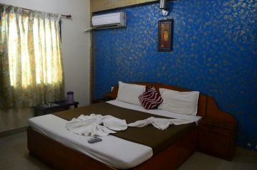 Family Getaway Goa Tour Package for 2 Days 1 Night