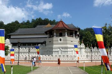 5 Days Kandy, Nuwara Eliya, Bentota with Colombo Honeymoon Trip Package