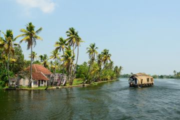 Magical 4 Days Munnar Alleppey Trip Package