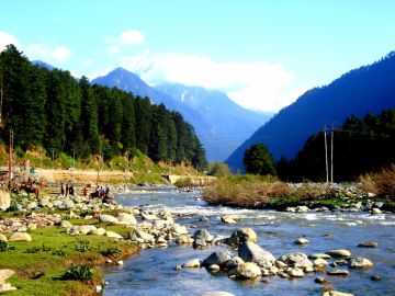 3 Days 2 Nights Delhi to Solang Valley Friends Holiday Package