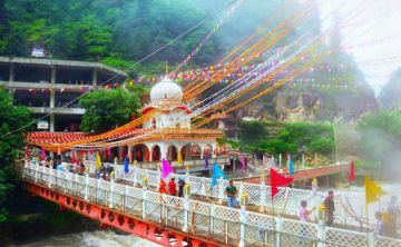 4 Days 3 Nights Kullu Honeymoon Tour Package