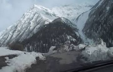 Amazing 4 Days 3 Nights Beas Kund Friends Trip Package