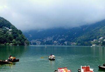 Experience 4 Days Delhi to Nainital Friends Trip Package