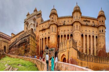 Heart-warming 3 Days Jaipur Friends Holiday Package