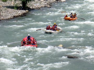 Pleasurable 4 Days 3 Nights Manali Waterfall Trip Package