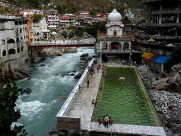 Magical 4 Days Manali Family Vacation Package