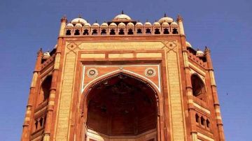 Pleasurable 2 Days Agra and Fatehpur Sikri Family Vacation Trip Package