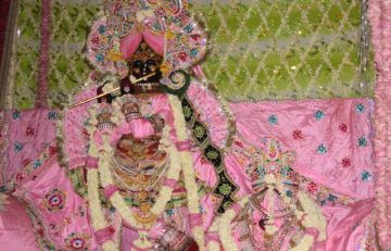 Heart-warming 3 Days Govardhan Friends Holiday Package