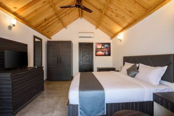 Beautiful 4 Days South Goa to North Goa Honeymoon Vacation Package