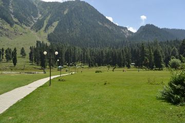 Family Getaway Srinagar Lake Tour Package for 7 Days 6 Nights