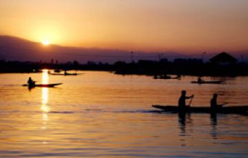 Amazing 2N Srinagar Hotel Tour Package for 6 Days from Airport