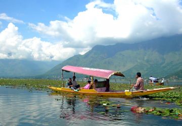 Amazing 2N Srinagar Hotel Tour Package for 6 Days from Airport