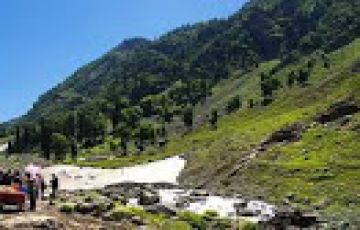 Family Getaway 5 Days Srinagar, Pahalgam, Gulmarg with Sonmarg Holiday Package