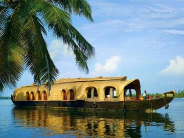 Pleasurable 7 Days Cochin, Munnar, Thekkady and Alleppey Tour Package