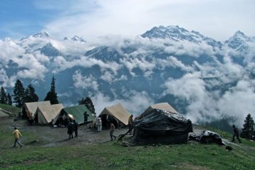 Family Getaway 5 Days Theog, Rampur, Narkanda and Kufri Trip Package