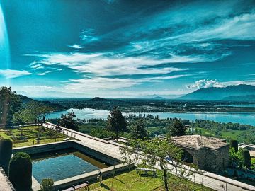 4 Days 3 Nights Srinagar, Gulmarg with Pahelgham Snow Tour Package