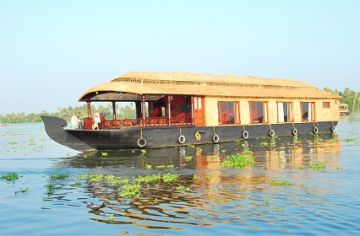 Pleasurable 5 Days Munnar, Alleppey with Thekkady Holiday Package