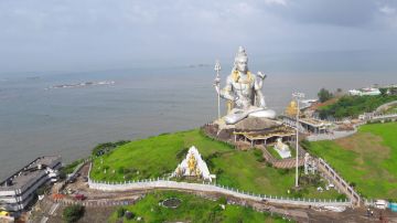 Family Getaway 3 Days Murudeshwar to Hubli Vacation Package