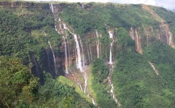 Magical 6 Days Guwahati, Cherrapunjee, Dawki - Shnogpedeng Mawlynnong and Jowai Tour Package