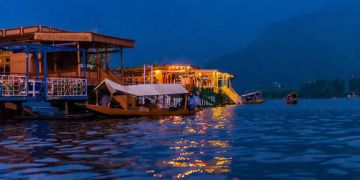 Family Getaway 4 Days Srinagar to Dal Lake Offbeat Tour Package