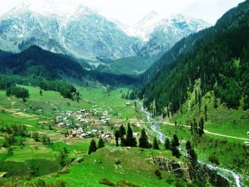 Family Getaway 4 Days Srinagar to Dal Lake Offbeat Tour Package