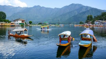 Amazing Srinagar Tour Package for 3 Days 2 Nights
