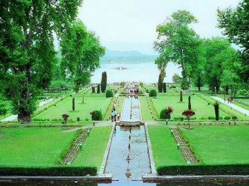 Amazing Srinagar Tour Package for 3 Days 2 Nights