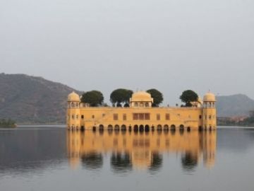 Family Getaway 11 Days Jaipur Tour Package