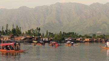 Family Getaway Gulmarg Tour Package for 6 Days 5 Nights