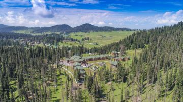 Family Getaway Gulmarg Tour Package for 6 Days 5 Nights