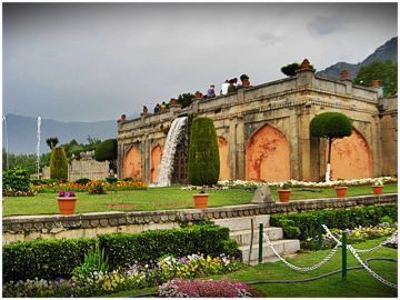 Family Getaway Gulmarg Tour Package for 6 Days 5 Nights