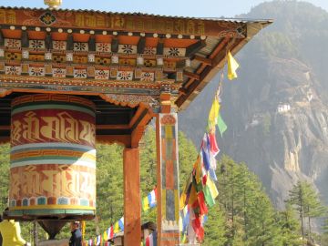 Family Getaway 8 Days 7 Nights Excursion To Gangtey phobjikha Tour Package