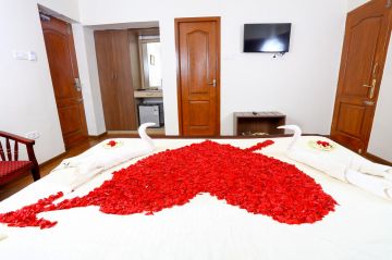 Best 4 Days 3 Nights Cochin, Munnar with Alleppey Trip Package