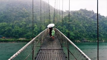 Heart-warming 4 Days Guwahati-shillong, Dawki - Mawlynnong, Nongrihat Trekking with Cherrapunji - Guwahati Trip Package