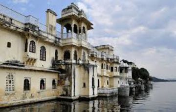 Pleasurable Udaipur Tour Package for 6 Days from Mount Abu