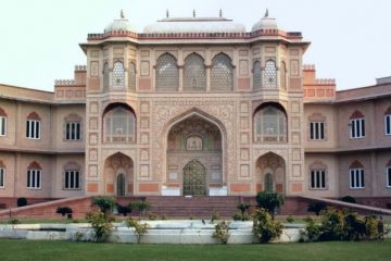 Pleasurable Udaipur Tour Package for 6 Days from Mount Abu