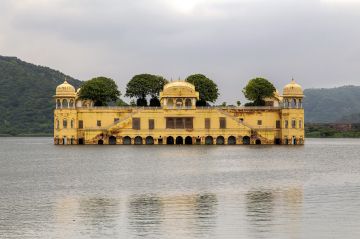 Pleasurable Udaipur Tour Package for 6 Days from Mount Abu