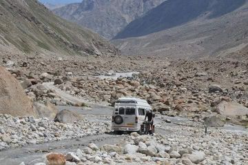 Marvellous Chandratal lake - tour