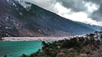 Heart-warming 6 Days 5 Nights Gangtok, Tsomgo Lake, Lachung and Yumthang Valley Vacation Package