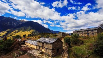 Amazing 6 Days Delhi, Nainital, Kausani with Ranikhet Holiday Package