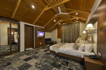 Family Getaway Arrive-srinagar Tour Package for 6 Days 5 Nights