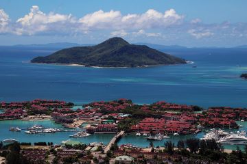 Pleasurable 5 Days Singapore and Delhi Tour Package