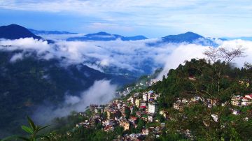 Experience 6 Days 5 Nights Darjeeling, Darjeeling Sightseeing, Gangtok with Tsomgo Lake Holiday Package