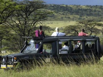 Experience Kenya - Full Days Tour Package for 4 Days 3 Nights