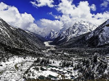 5 Days 4 Nights Lachung Tour Package