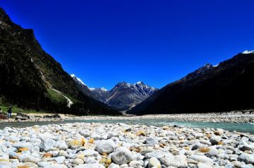 5 Days 4 Nights Lachung Tour Package